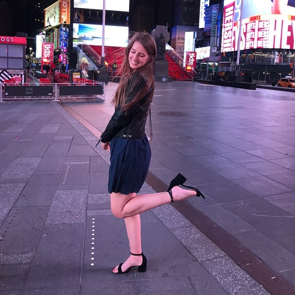 Meet your Posher, Heather - Picture 1 of 1